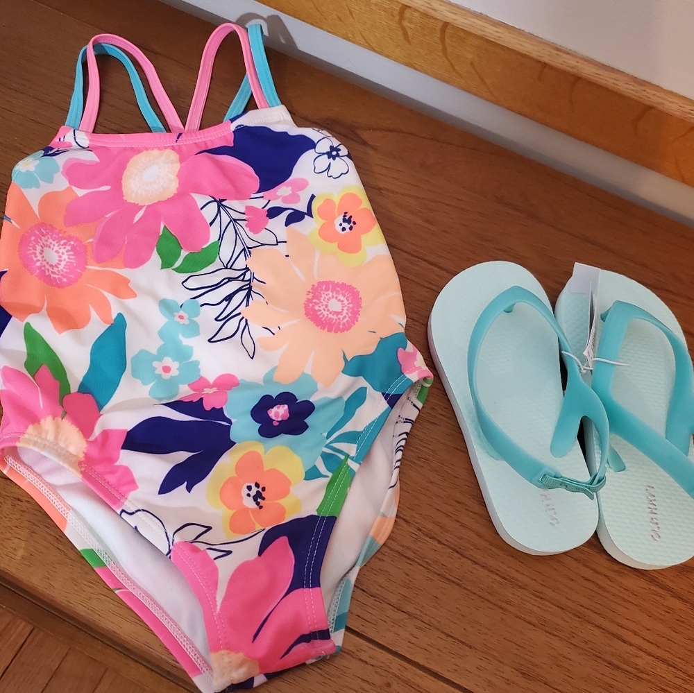 Girls swim & flipflops